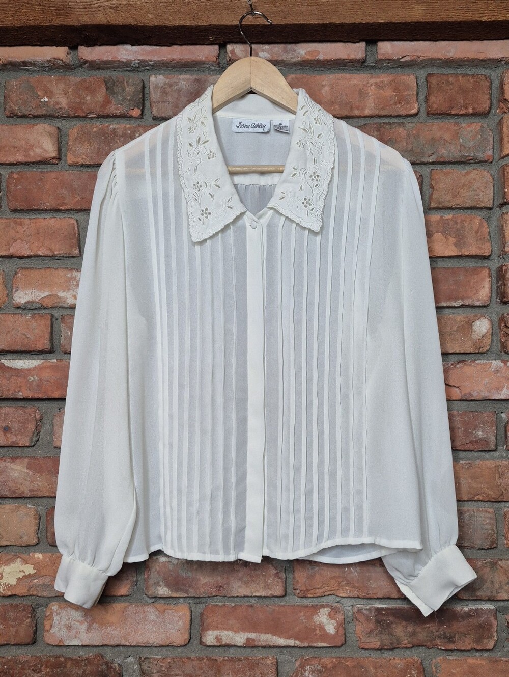 Dana Ashley Vintage Ivory Pintuck Blouse Embroidered Eyelet Collar Hidden Button